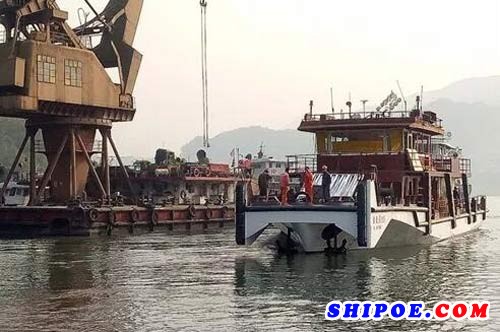 东港船舶建造的小马力拖轮顺利下水