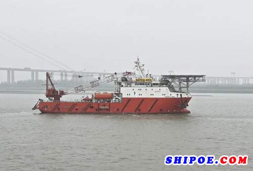 镇江船厂顺利交付85m海洋石油平台维护工作船