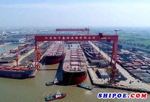 扬子江船业第二批次两艘40万吨矿砂船出坞，完整性创新高