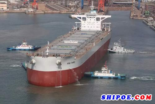 渤船重工210000吨散货船13号船离港试航