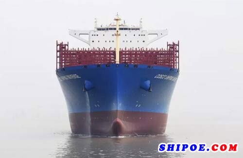 江南造船21000TEU系列集装箱船首制船出海试航