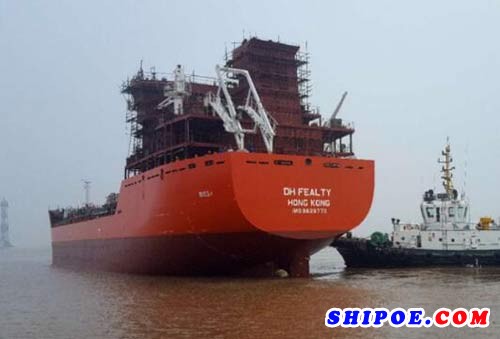 新乐造船第二条13200吨双相不锈钢化学品船顺利出坞