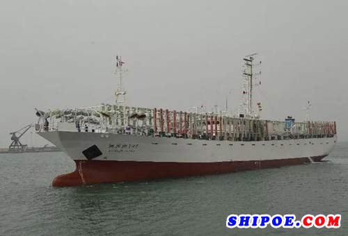 京鲁船业一日两艘高端远洋渔船成功交付