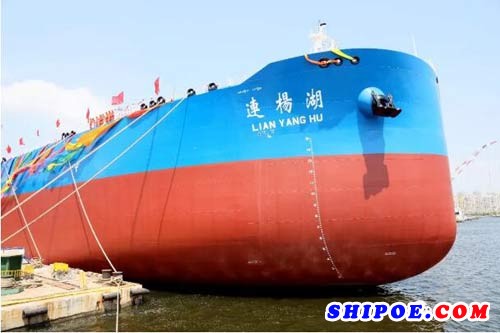 大船集团交付节能型LR1型7.2万吨油船“连杨湖”号