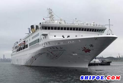 大连中远海运重工完修首个豪华邮轮“中华泰山”号