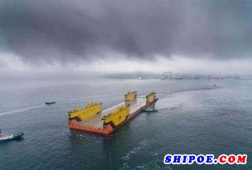 振华物流海工运输业务新里程:40000吨举力浮船坞顺利抵港