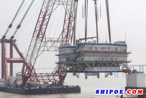 振华重工三峡大丰海上升压站项目装船吊装发运