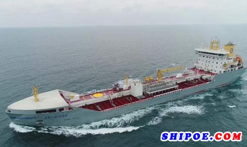 首制1.86万吨化学品船是公司为瑞典EKTANK公司量身定制的一型节能、环保、经济、先进的高端化学品船