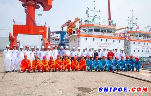 江苏海新船务两条3000方级自航开体泥驳船交付