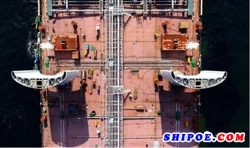 国内首艘安装风帆装置的30万吨VLCC顺利出坞