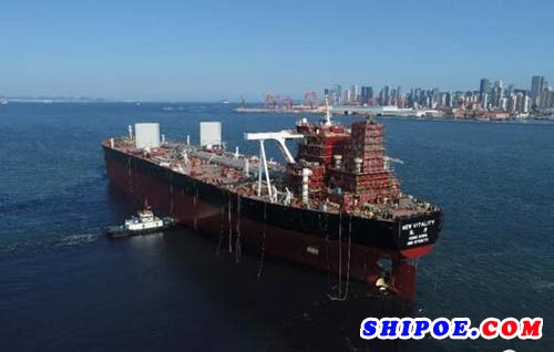 国内首艘安装风帆装置的30万吨VLCC顺利出坞