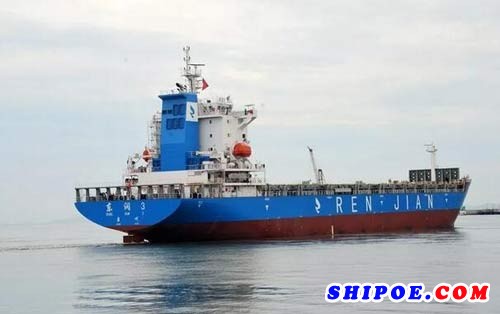 京鲁船业一日两艘1400箱集装箱船顺利离港
