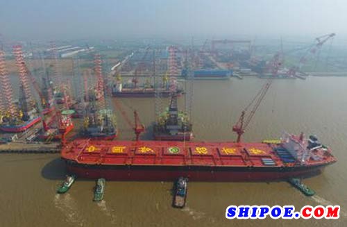 招商局重工（江苏）首艘40万吨矿砂船命名交船