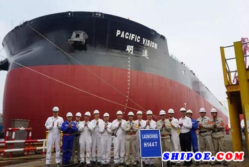 外高桥造船：招商系列40万吨VLOC H1447船完整性出坞