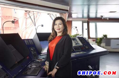 中远海运散运第三艘VLOC“远谊海”号在外高桥造船成功命名交付