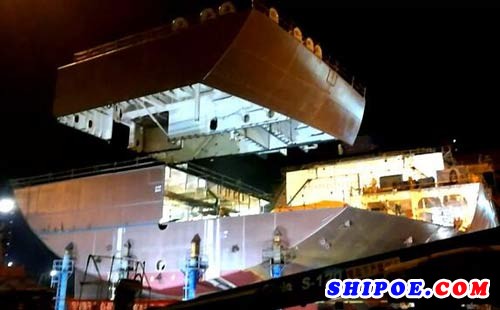 YAMAL LNG项目首制船实现艉甲板接通