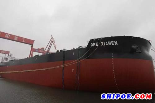 武船集团北船重工第六艘40万吨矿砂船顺利出坞