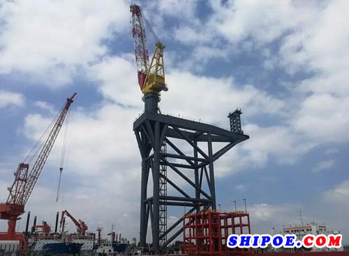 中船华南船舶机械有限公司生产的650吨起重机随 “海洋风电52”起重安装船顺利交付使用。