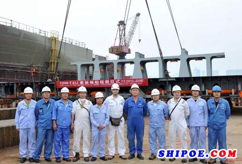 扬子江船业LOMAR Shipping第三艘1800TEU集装箱船搭载
