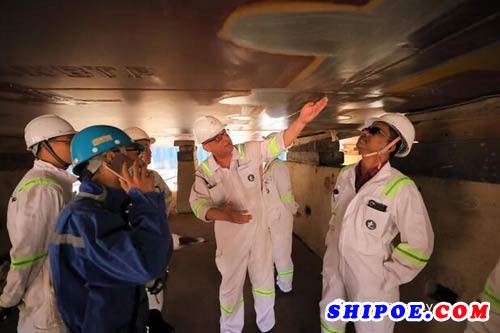 扬州中远海运重工同日达成两船进坞节点