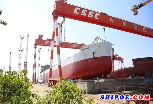 中船澄西为新加坡PSU公司建造的13号8.2万吨散货船在扬州公司船台顺利下水