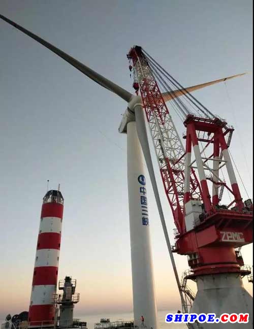 三航局顺利吊装国内首台低温型、大直径直驱海上风电机