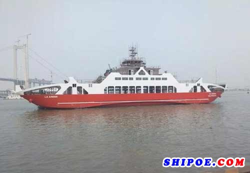 ，新船重工为智利船东建造的77米车客渡BFHX1705在小虎岛造船基地顺利下水。