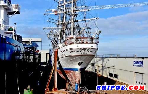 大型帆船在达门修船厂完成修缮工程