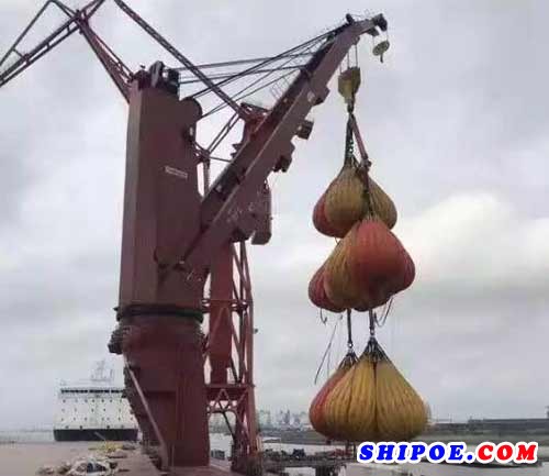 沪东中华造船13000吨重吊系列船
