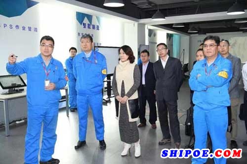董明珠一行还参观了江南造船厂区、在建船舶及数字化造船实验室。