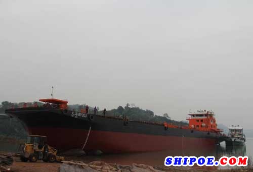 中江船业105m沥青船“大海89203”成功完成下排