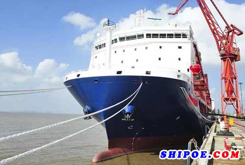 沪东中华造船第2艘13000吨重吊船“工业融合”号命名