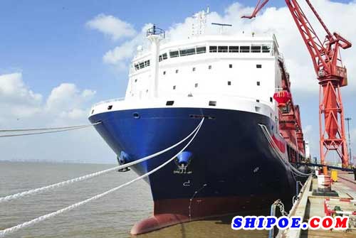 沪东中华造船13000吨重吊船“工业融合”号交付