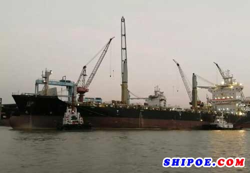 广东中远海运重工完成首制1750TEU集装箱船项目倾斜试验