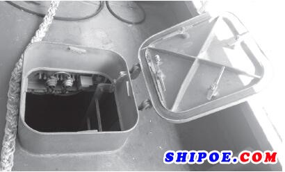 图3　设置在船舷干舷甲板空舱下的应急消防泵