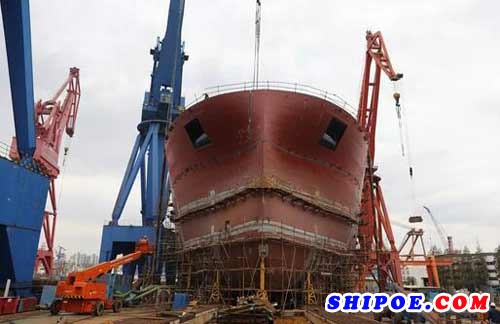 49000吨化学品船2号船完成主甲板接通