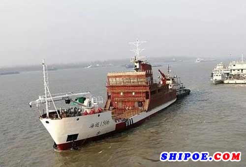 同方江新造船“海巡1506”中型航标船顺利出坞