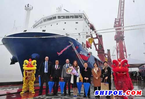 沪东中华为中船租赁建造13000吨重吊船3号船命名