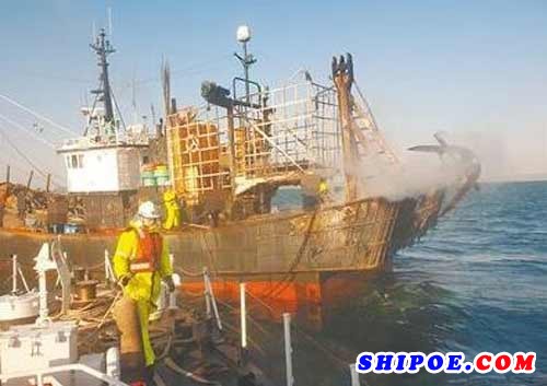 黄海传来一声巨响，船爆炸起火越南2渔民死伤