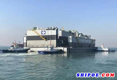 青岛港轮驳公司完成北海超大型浮船坞作业