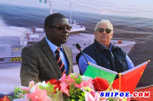 尼日利亚客户代表Mabeokwu正式宣布船艇命名“OVIA”