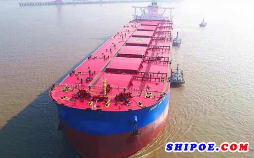 扬州中远海运重工首制40万吨VLOC提前一个月交付！