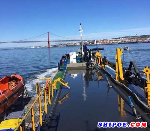 达门为葡萄牙挖泥船配置疏浚设备