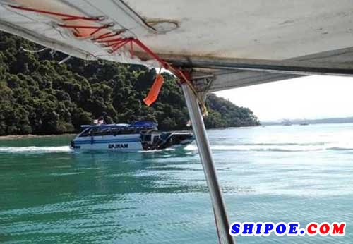 泰国普吉海域撞船致11名中国游客伤