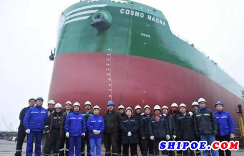 扬子江船业集团为ANGELAKOS船东公司建造的厂编N2235号82000DWT散货船于新扬子船台