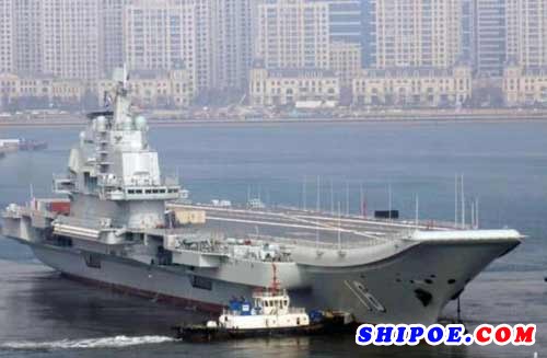 辽宁号航母离开大连造船厂，港媒：或返回青岛准备参加海军阅舰式