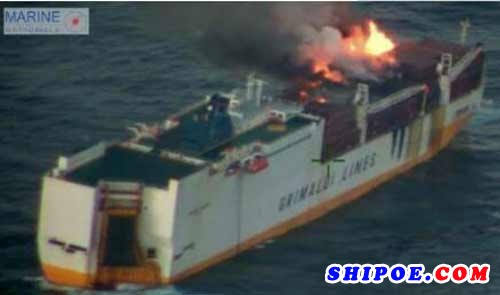 意大利一艘滚装集装箱船在法国发生火灾