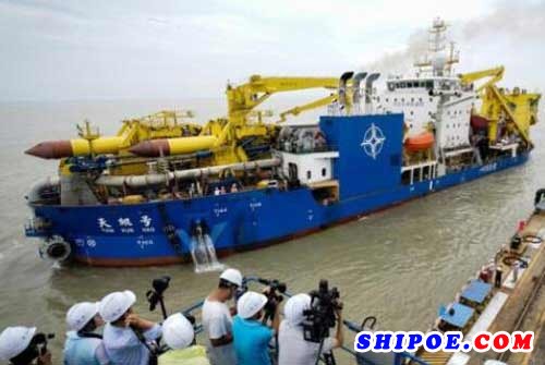 中国自主研发疏浚重器“天鲲号”投产首航