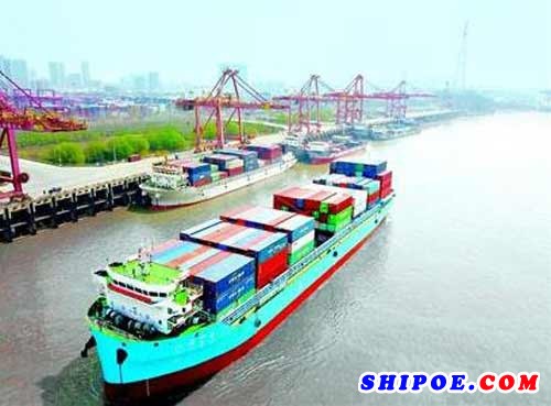 长江中游最大集装箱船“汉海2号”首航