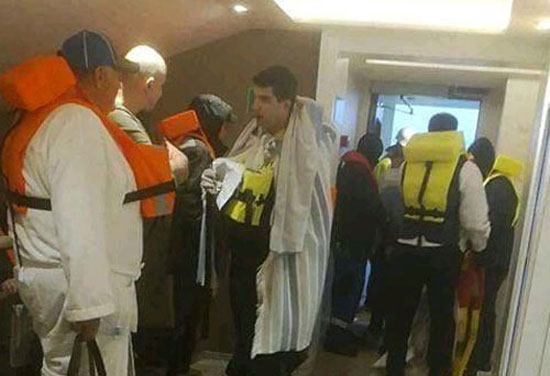 遇险挪威邮轮上乘客已疏散 中国籍游客船员未受伤